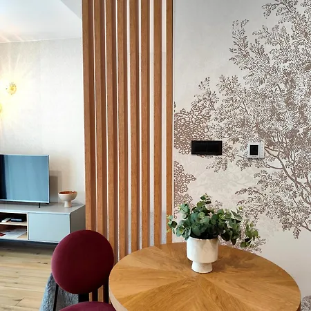 Easy Rent - Unia Art 83 Apartment *